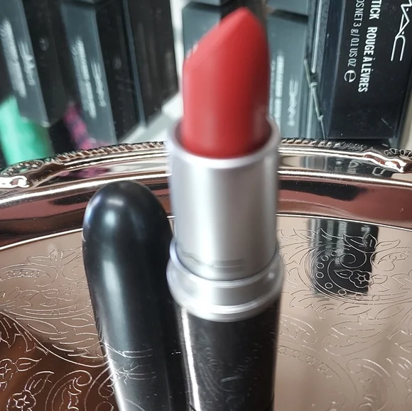 Boutique Lipstick 10oz in the color kushkiss (03). - Picture 1 of 3